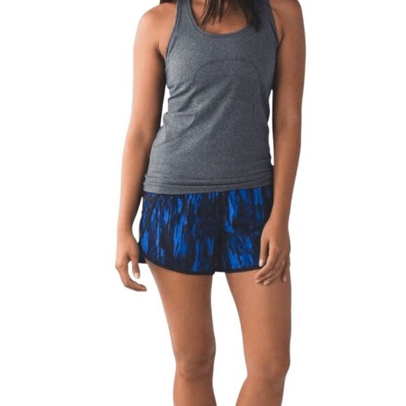 LULULEMON ATHLETICA Tracker Short III '4-Way Stretch Size 4 - Picture 2 of 5